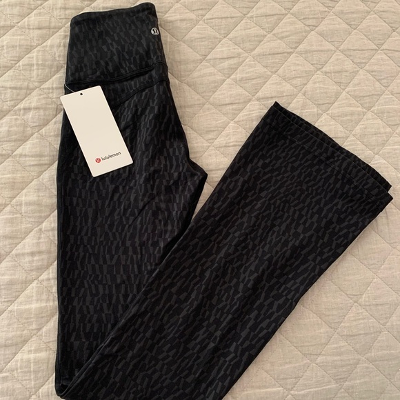 NWT Lululemon Groove Flare Leggings *Nulu - Picture 1 of 5